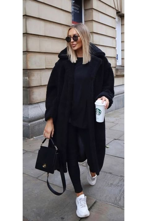 Style Ideas Outfit Casual Winter, Business Casual Outfits With Tights, Casual Chic Autumn Outfits 2023, Casual Autumn Outfits 2023, Black Teddy Coat Outfit, Outfit Ideas Hiver, All Black Outfit Fall, Black Teddy Coat, Country Fall Outfits