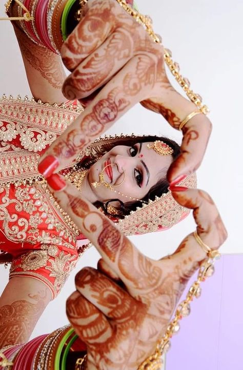 Colojap Photo New, Dulhan Closeup Pose, Dhulan Single Pose, Dulhan Closeup Photography, Singal Dulhan Pose, Closeup Poses, New Dulhan Pose, Wedding Dulhan Pose, Haldi Poses For Bride