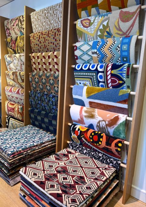 Carpet Shop Display, Urban Rugs, African Fabric Store, African Boutique, Fabric Store Displays, Cnc Furniture Plans, Fabric Store Design, African Shop, Android Wallpaper Blue