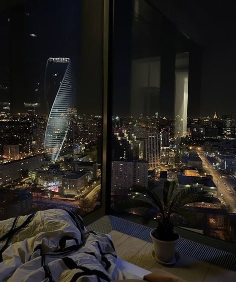 Apartamento New York, City View Night, The City At Night, Night Window, City View Apartment, Apartment View, City At Night, Dubai City, Apartment Aesthetic