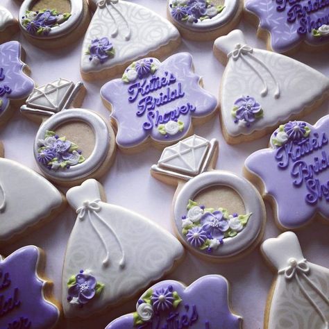 Wedding Shower Sugar Cookies, Cookie Bar Wedding, Cookie Decorating Ideas, Wedding Cookies Decorated, Lavender Wedding Theme, Lavender Wedding Cake, Wedding Dress Cookies, Wedding Shower Cookies, Lavender Cookies