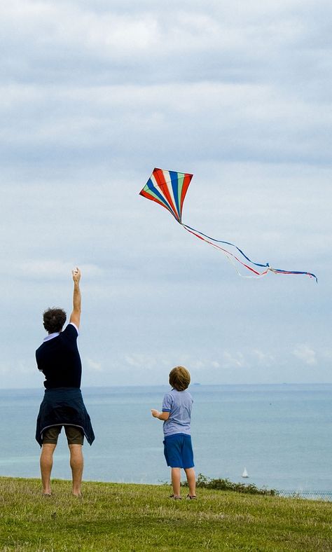 Up and away - an attractive stripey Diamond kite rises into the wind. T.P. (my-best-kite.com) "Dover_White Cliffs_62" Cropped from a photo by jjay69 on Flickr (cc). Flying Kite, Kite Photo, Kite Images Pictures, Kites, Kite Playing Drawing, Flying A Kite, Kite Flying Painting, Kite Tattoo, Fly A Kite