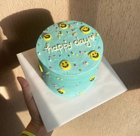 Smiley Face Birthday Cake, Buttercream Ideas, Smiley Cake, A Birthday Cake, Baby Boy Birthday, Cake Gallery, Boy Birthday Cake, Mini Things, Vintage Cake