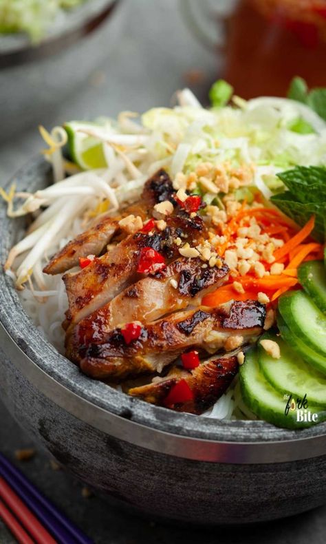 Bun Ga Nuong, Lemongrass Vermicelli Bowl, Bun Bowls Vietnamese Noodle, Lemon Grass Chicken Vermicelli Bowl, Vietnamese Bun Bowl, Bun Vietnamese Recipe, Lemongrass Chicken Vermicelli Bowl, Vietnamese Bun Recipe, Vietnamese Vermicelli Bowl