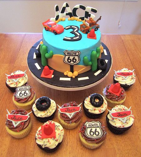 Cars Birthday Cake and Cupcakes | Mindy Bortz | Flickr Pixar Cars Smash Cake, Cars Birthday Party Cake, Disney Cars Cupcakes, Cake Website, Birthday Cake And Cupcakes, Disney Cars Cake, Cupcakes Vanilla, Mcqueen Cake, Cars Birthday Party