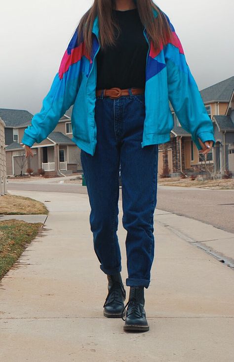 1980s Outfits Women, Oversized 80s Jacket Outfit, Windbreaker Outfit 90s Aesthetic, Outfit 80s Mujer, 80s Fashion Outfits 1980s Style, 80s Jacket Outfit, 90s Windbreaker Outfit, 80s Windbreaker Outfit, Retro Outfits 80s 1980s