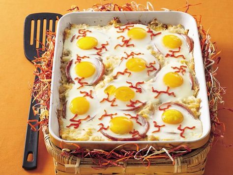 Halloween Breakfast Casserole, Boo Brunch, Spooky Brunch, Themed Breakfast, Halloween Brunch, Christmas Finger Foods, Cream Of Potato Soup, Baked Eggs Recipe, Halloween Breakfast