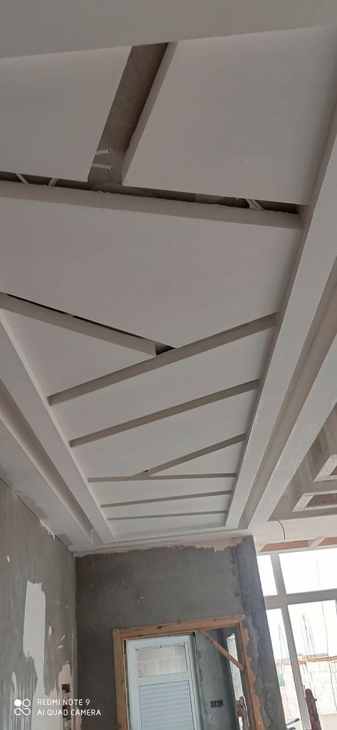 Black Platter Ceiling False Ceiling Balcony, Balcony Ceiling Design Modern, Balcony False Ceiling Designs, Fall Sealing, Balcony Ceiling, House Fence, Office Ceiling, Diy Pallet Bed, New Ceiling Design