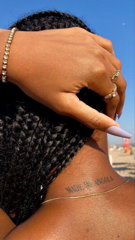 Fine Line Tattoo Black Skin, Tattoo Black Women Dark Skin, Liyah Li Tattoo, Black People Tattoos Dark Skin, Tattoo Dark Skin, Darkskin Tattoos Girl, Liyah Li, Woman Aesthetic, Black Tattoos