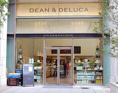 Dean & DeLuca is a chain of upscale grocery stores. The first one was established in New York City's SoHo district by Joel Dean, Giorgio DeLuca and Jack Ceglic. Dean And Deluca, Dean Deluca, Coffee With Alcohol, Storefront Design, Food Hall, Cafe Shop, City That Never Sleeps, Store Displays, Market Shopping