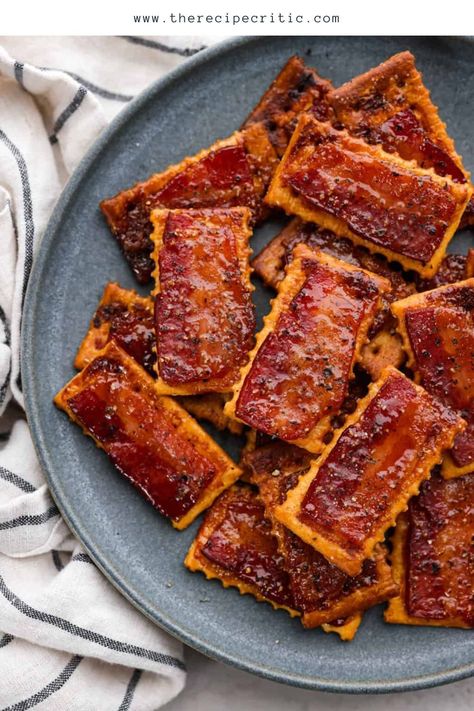 All it takes is 4 ingredients to make these sweet and savory bacon crackers! It’s such a simple appetizer and takes no time at all. Bacon Crackers, Bacon Cracker, Crackers Appetizers, Bacon Wrapped Appetizers, Hot Apps, Seasoned Crackers, Simple Appetizer, Club Crackers, Crackers Recipe