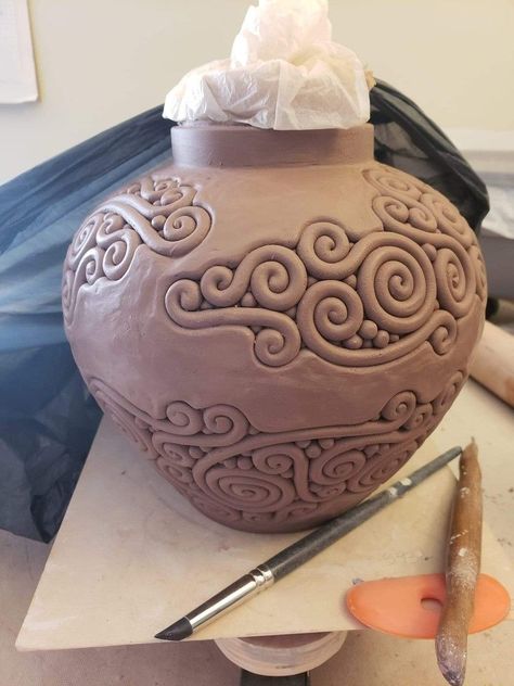 Coil Vase Ceramics, Ceramics Bowls Designs, Clay Vases, New Guy, Functional Ceramics, Coil Pottery, Coil Pots, Ceramics Inspiration, Beginner Pottery