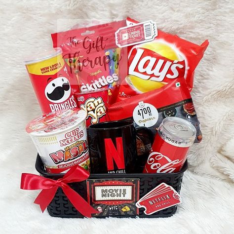 Netflix Gift Hamper with all the munchies you will need for Netflix and Chill kind of day Netflix And Chill Box Gift, Netflix And Chill Basket Ideas, Netflix And Chill Gift Basket Ideas, Ideas To Do With Friends, Bouquet Diy Gift, Gifts Brother, Pizza Gifts, Raffle Basket, Cake In A Can