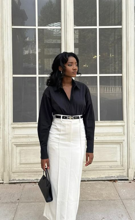 Classy Casual Skirt Outfits, Box Seats Stadium Outfit, Modest Modern Outfits, School Skirt Outfits, Mismatched Bridal Party, Black Old Money, 22 Inch Hair, Corporate Baddie Outfits, Conference Outfit