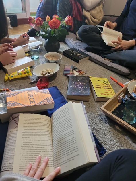 The Southern Book Club's Guide Aesthetic, Vision Board Books Aesthetic, Book Club Photos, Readathon Aesthetic, Reading With Friends Aesthetic, Silent Book Club, My Reading Vibes, Reading Sleepover, Reading Club Aesthetic