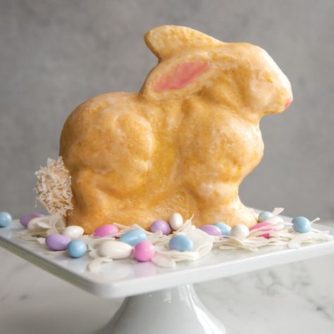 This vanilla bunny cake is sweet and simple and makes the perfect Easter dessert display. Decorate with the whole family and enjoy this delicious treat. Bunny Cake Pan, 3d Bunny, Showstopper Cakes, Lamb Cake, Pan Recipe, Easter Bunny Cake, Rabbit Cake, Cookie Cakes, Vanilla Cake Recipe