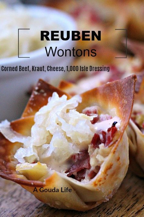 Party Food Asian, Mini Reuben Appetizers, Wonton Cups Appetizers, Tailgate Appetizers, Wonton Wrapper Recipes, Crispy Wonton, Wonton Cups, Food Asian, Wonton Recipes