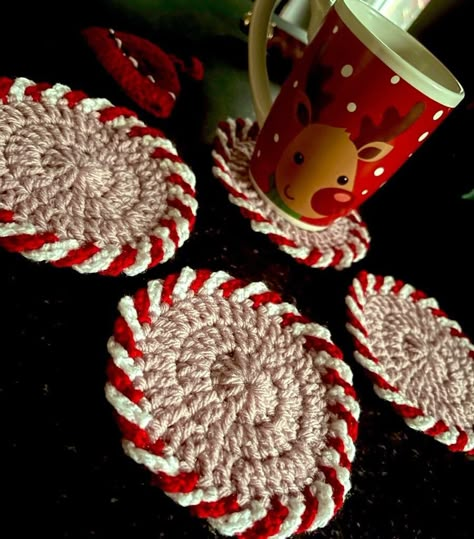 Fall Theme Crochet, Christmas Coasters Crochet, Crochet Christmas Candy, Crochet Candy Cane, Coasters Pattern, Crochet Candy, Coasters Crochet, Super Easy Crochet, Handmade Gifts For Friends