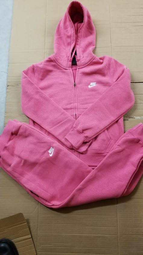 Ugg Tasman Clog, Sweat Outfits For Women, Nike Sweats Outfit, Shein Cart, Nike Sweat Suit, Nike Sets, Sweat Suits Outfits, Nike Tracksuits, Birthday 19