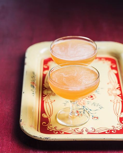 Bourbon meets rye in this whiskey daisy recipe from Slowly Shirley in New York City. Raspberry Cocktail, Cocktails To Try, Tiki Cocktails, Bourbon Cocktails, Whiskey Drinks, Rye Whiskey, Whiskey Cocktails, Adult Beverages, Daiquiri