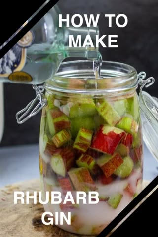 Pickled Rhubarb, Make Your Own Gin, Rhubarb Gin, Liquor Recipes, Rhubarb Crumble, Custard Desserts, Gin Recipes, Gin Tasting, Liqueurs Recipes