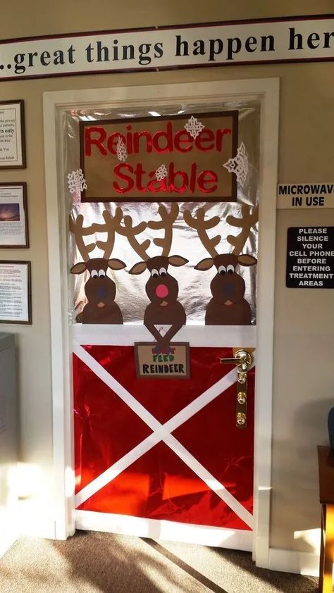 Reindeer Stable, Diy Cubicle, Christmas Cubicle, Cubicle Decorations, Christmas Cubicle Decorations, Christmas Hallway, Santa Workshop, Door Decorations Classroom Christmas, Holiday Door Decorations