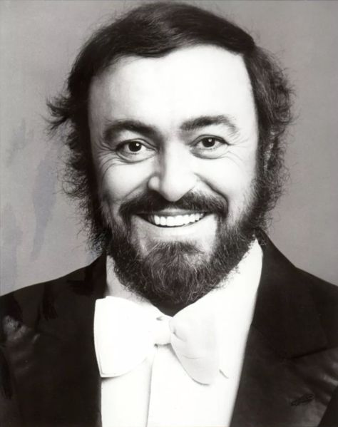 Poetic Images, Luciano Pavarotti, Sofia Loren, Classical Musicians, Celebrity Portraits, Opera Singers, Famous Men, Black And White Portraits, Popular Music