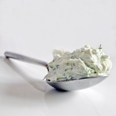 Dill and Chive Cream Cheese Spread - SippitySup Chive Cream Cheese, Cream Cheese Spread Recipes, Bagel Spread, Flavored Cream Cheeses, Cream Cheese Spread, Wedding Appetizers, Cream Cheese Dips, Sandwich Spread, Cream Cheese Spreads