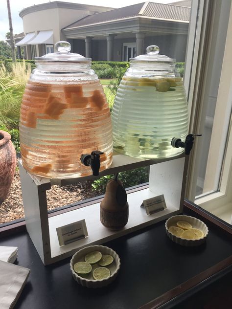 Infused Water Station Salon Water Station, Cafe Water Station, Office Water Station, Home Smoothie Station, Spa Tea Station, Water Station Ideas Home, Spa Water Station, Spa Drink Station, Spa Refreshment Station