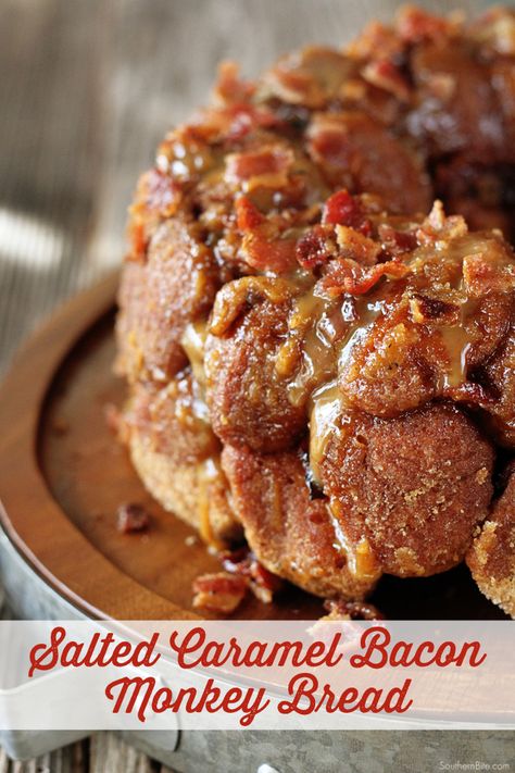 Food With Bacon, Bacon Monkey Bread, Caramel Bacon, Honey Butter Biscuits, Yum Breakfast, Diy Easy Recipes, Ooey Gooey, Monkey Bread, Sweet Breads