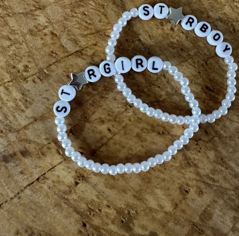 Clay Bead Bracelet Ideas For Bf And Gf, Bracelet Ideas Matching, Ldr Bracelets, Pulseras Kandi, Cute Couple Gifts, Kandi Bracelets, Bead Charms Diy, Diy Bracelet Designs, Diy Bracelets Patterns