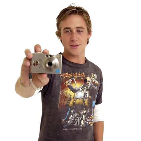 Ryan Gosling (literally me) and his digital camera at the Sundance Film Festival (2003) follow @tec.archive ‼️ Ryan Gosling Drive, Blonde Baby Boy, Remember The Titans, Mcbling Fashion, Y2k Fits, Райан Гослинг, Sundance Film Festival, Sundance Film, Ryan Gosling