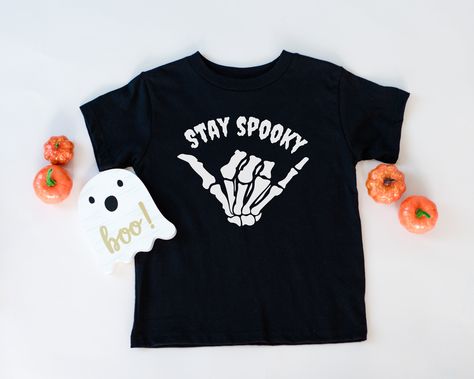 Stay Spooky White high quality transfer design on a kids unisex tee. Kids tees run fairly true to size. Size up if in between sizes. Please see size chart for specific measurements. Auntie Things, Diy Kids Shirts, Kids Tshirt Ideas, Toddler Halloween Costume, Graphic Clothes, Halloween Cricut, Toddler Halloween Shirts, Halloween Shirt Design, Boy Halloween