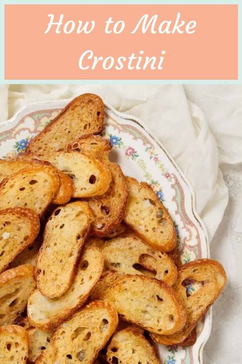 Soup Dippers, Bruschetta Breakfast, Giant Salad, Salad Croutons, Easy Crostini, Crostini Bread, How To Make Crostini, Crostini Recipe, Crostini Appetizers