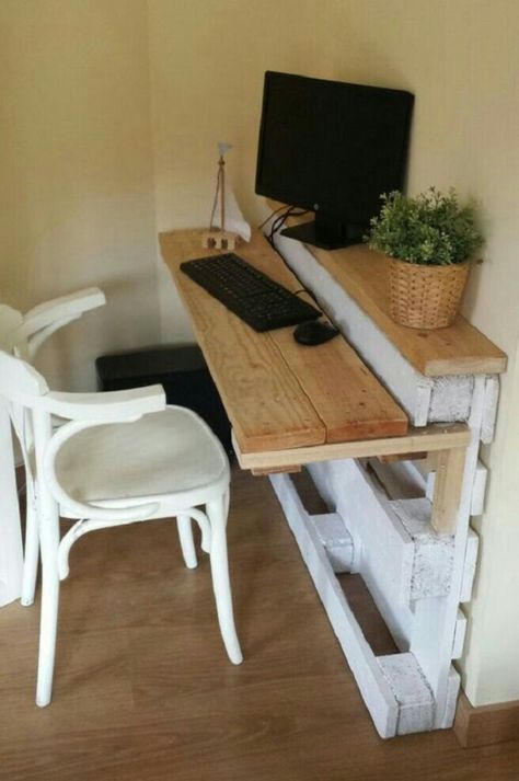 Sofa Workshop, Pallet Desk, Diy Computer Desk, Pallet Furniture Designs, Wooden Pallet Furniture, Pallet Decor, Wooden Pallet Projects, Wood Pallet Projects, Pallet Ideas