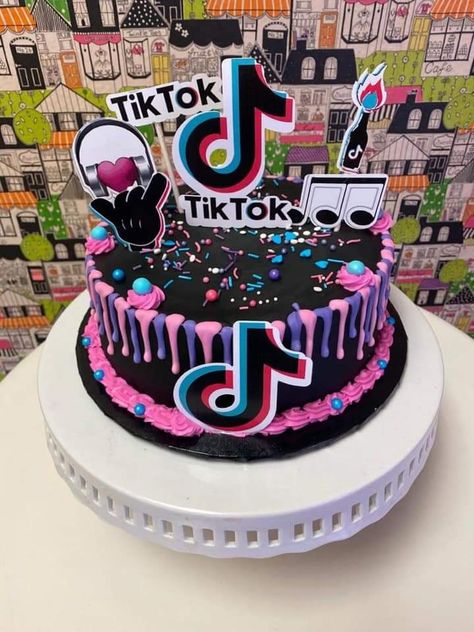 Tiktok Birthday Party Ideas, Suprise Birthday, Sweet 16 Party Decorations, Robot Birthday Party, 18th Birthday Cake, 13th Birthday Parties, Happy Birthday Balloons, Fancy Desserts, Sweet 16 Parties