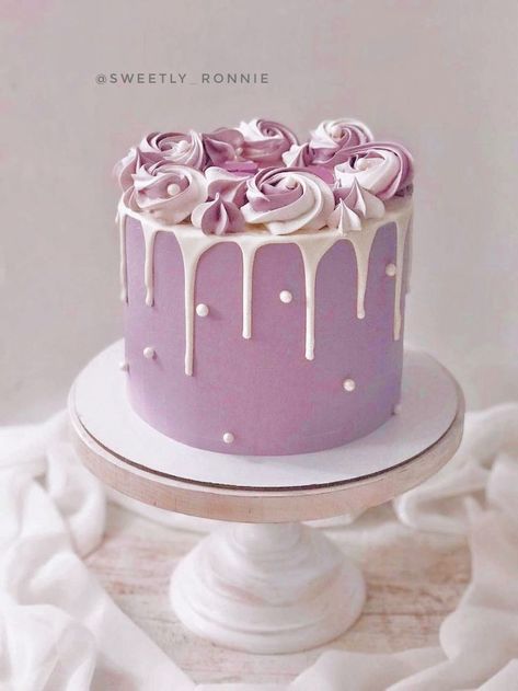 Birthday Drip Cake, Cake Designs For Girl, 14th Birthday Cakes, 15th Birthday Cakes, Candy Birthday Cakes, Elegant Birthday Cakes, Simple Cake Designs, Gateaux Cake, Easy Cake Decorating