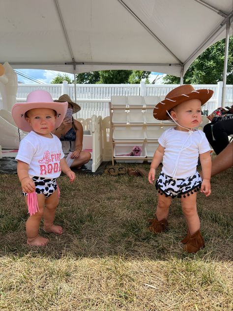 First Rodeo Birthday Outfit, First Rodeo Outfit Girl, First Rodeo Outfit, Cowgirl Birthday Party One Year Old, Disco Cowgirl First Birthday Pictures, Farm Birthday Party Outfit, Cowgirl 1st Birthday Photoshoot, First Rodeo Birthday Party Girl Outfit, Disco Cowgirl First Birthday Outfit