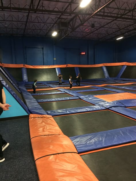 Took Frankie to sky zone Hangouts Aesthetic, Trampoline Park Aesthetic, Indoor Trampoline Park, Sky Zone, Hangout Ideas, Indoor Trampoline, Fun Zone, Cute Date Ideas, Friend Activities