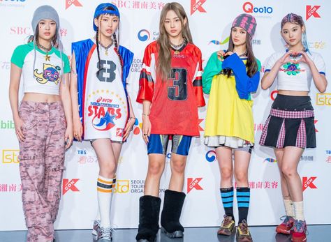 K Pop Outfits Inspired, K Pop Fashion Inspired Outfits, New Jeans Outfit, New Jeans Fashion, Outfit Gala, K Pop Outfits, Kpop Styling, Newjeans Outfits, Newjeans Eta