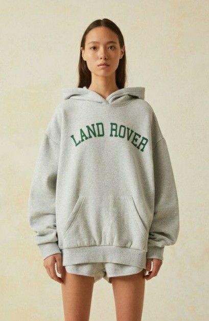 Land Rover Vintage, Famous Vehicles, Hoodie Aesthetic, Dolphin Shorts, Vintage Hoodie, Vintage Hoodies, High Rise Shorts, Color Shorts, Grey Hoodie