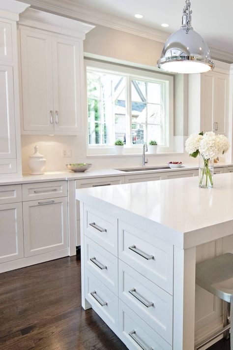 Eclectic Kitchen Design, White Shaker Kitchen Cabinets, Transitional Kitchen Design, Cabinets Design, White Shaker Kitchen, White Shaker Cabinets, Traditional Kitchen Design, Shaker Kitchen Cabinets, Eclectic Kitchen