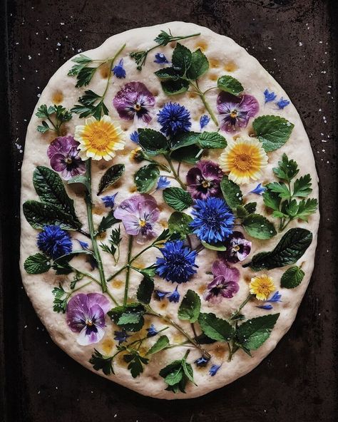 Edible Flower Bread, Spring Focaccia Bread, Fancy Foccacia, Garden Focaccia, Painted Bread, Focaccia Art, Sourdough Focaccia, Foccacia Bread, Edible Flowers Recipes