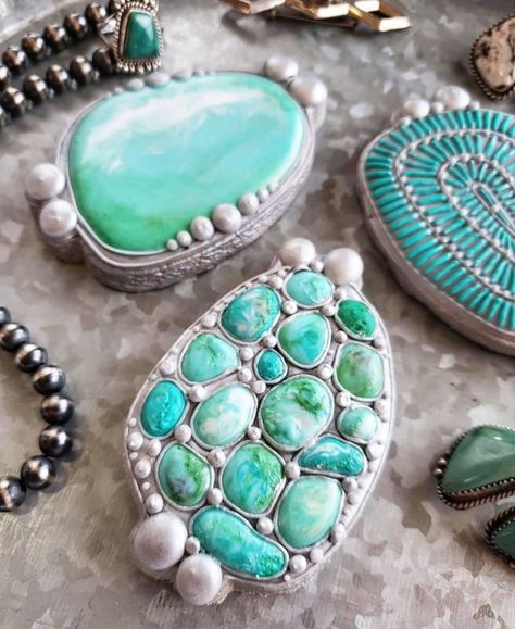 Turquoise jewelry cookies Jewelry Cookies, Indian Cookies, Turquoise Party, Cookie Recipes Decorating, Royal Iced Cookies, Bridal Shower Inspo, Horse Cake, Turquoise Western, Fancy Cookies