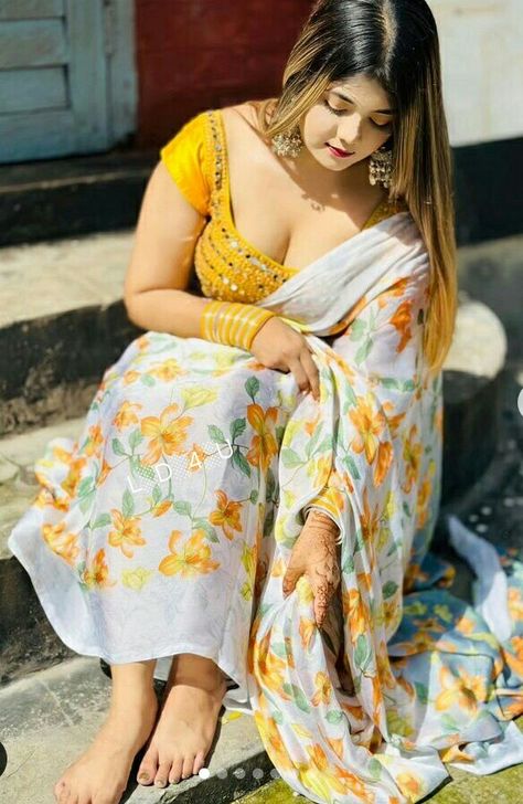 Free Fire Edit, Fire Edit, Smile Aesthetic, Saree Fashion, Girly Images, Prom Makeup, Girls Dp, Bollywood Saree, Half Saree