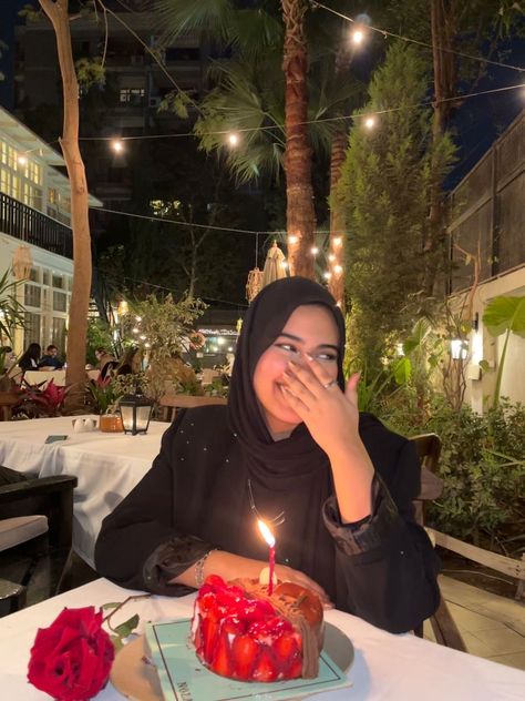 20 Birthday Aesthetic Outfit, Birthday Outfits Hijab, Birthday Outfit Hijab Ideas, Birthday Girl Hijab, Hijab Birthday Outfit, Outfit Birthday Party Hijab, Birthday Pic Ideas Instagram, Birthday Outfit Hijab, Birthday Hijab