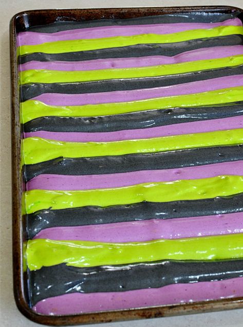 Halloween Cake Roll Recipes, Halloween Roll Cake, Jelly Roll Cakes, Swiss Cake Roll, Samhain Festival, Work Treats, Swiss Roll Cakes, Vanilla Sheet Cakes, Swiss Cake