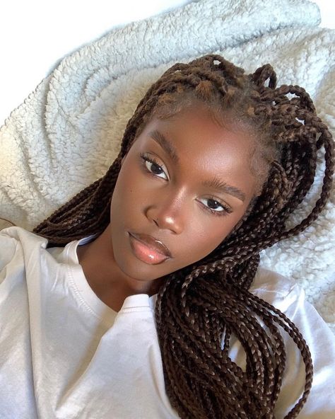 hourly black hotties on Twitter: "… " Colored Braids, Dark Skin Beauty, Girls Braids, Dark Skin Women, Beauty Brands, Girls Makeup, Brown Skin, Box Braids, Maquillaje De Ojos