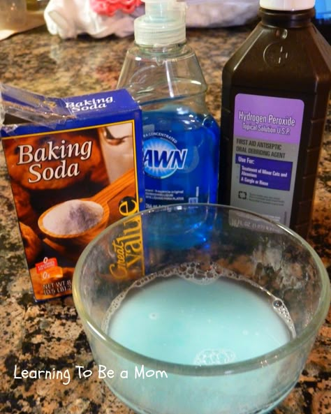 Miracle Worker Stain RemoverMix together 1 t Dawn (stick with the traditional blue Dawn), 4 T Hydrogen Peroxide, and 2 T Baking Soda. Mix it together. Blue Dawn, Cleaning Painted Walls, Cleaning Tricks, Diy Cleaners, Cleaners Homemade, Cleaning Recipes, Hydrogen Peroxide, Cleaning Organization, Cleaning And Organizing