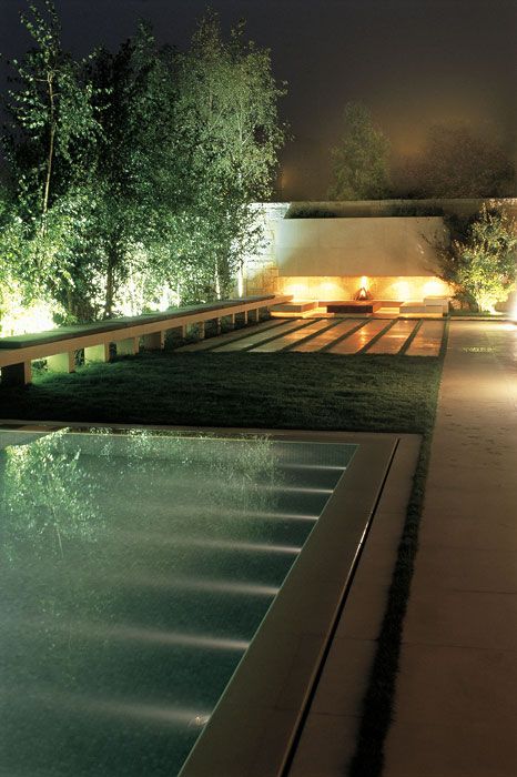 pool fireplace Pool Water Features, Modern Pools, Pool Light, Swimming Pool Designs, Garden Pool, Outdoor Swimming, Outdoor Landscaping, Cool Pools, Landscape Lighting